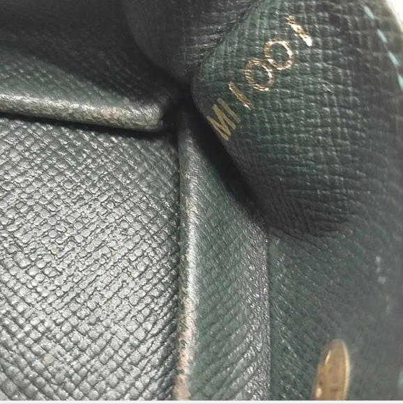 Louis Vuitton LV Coin Purse Portemonnaie Boit in Greens Taiga leather